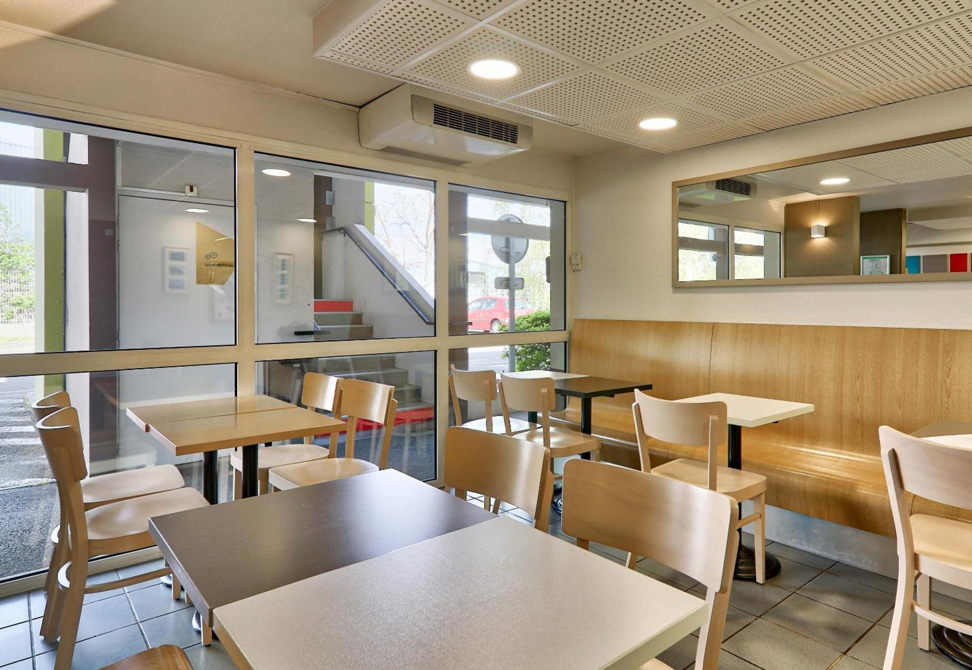 B&B Hotel Clermont-Ferrand Le Brezet Aeroport Экстерьер фото