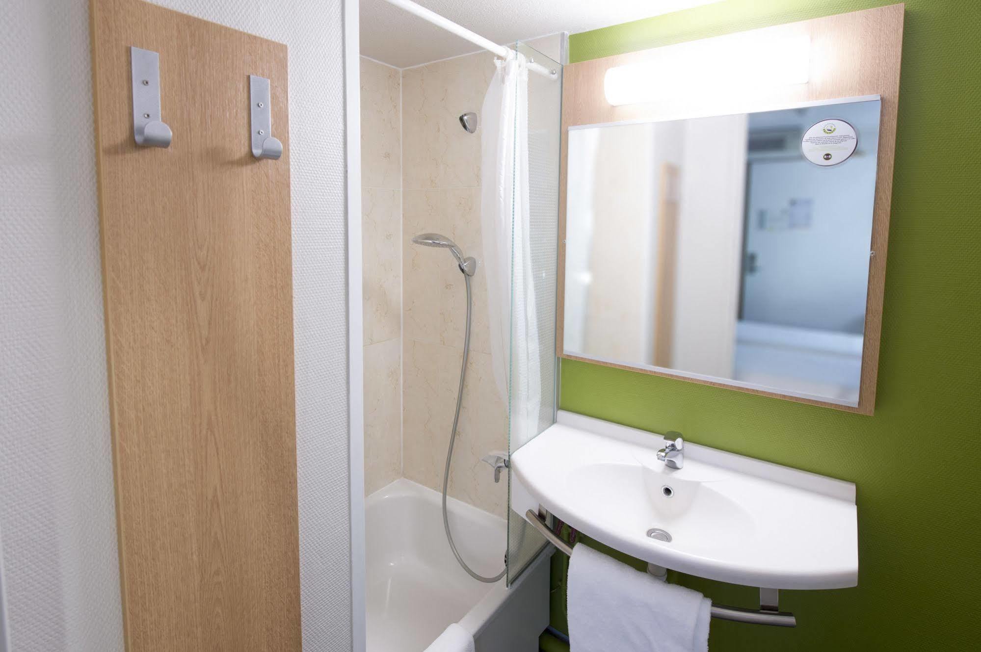 B&B Hotel Clermont-Ferrand Le Brezet Aeroport Экстерьер фото
