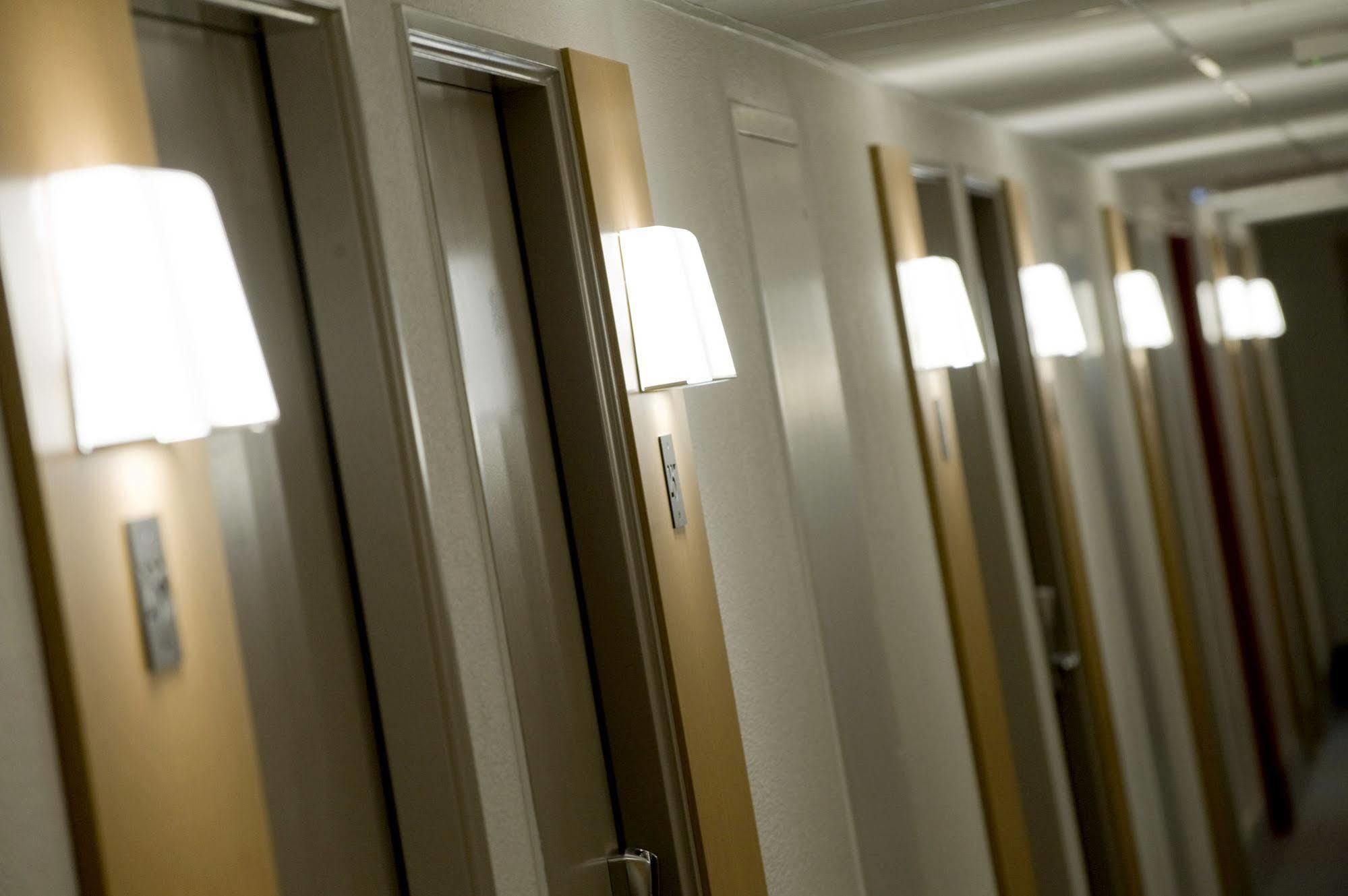 B&B Hotel Clermont-Ferrand Le Brezet Aeroport Экстерьер фото